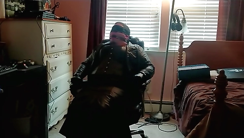 Hot wife takes off her black dos