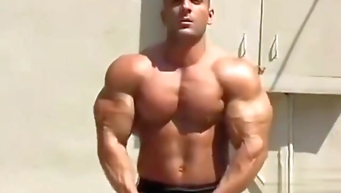 Married guy with a sexy bodyo