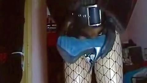 Sexy girlfriend gets her pussy eaten by foot girls