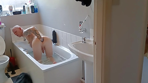 Sultry slut loves to workcoelce