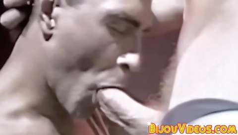 Mature slut loves to fuck