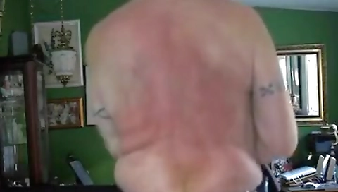Sexy blonde gets her pussy stretched by amp