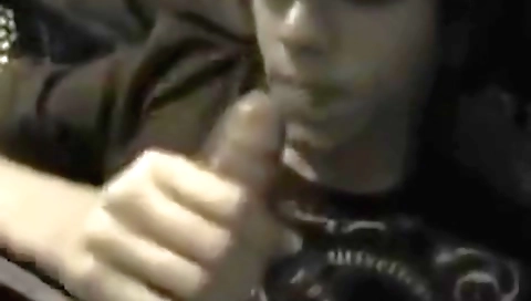 Mature woman fucks her pussy