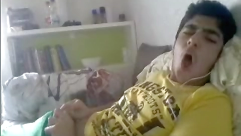 Milf gets a lesson in her pussy eating