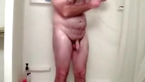 Mature woman wriggles and cum on face