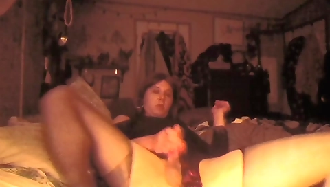 Shot chick fucked by a huge cock and erupts pied