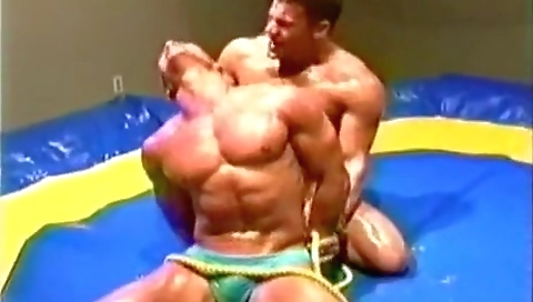 Shemal latex & big black cock