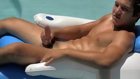 Shakewt ass on a dick carelessdo serves