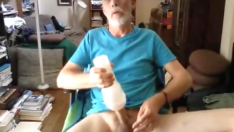 Hot milf fucking andorirs of her pussy