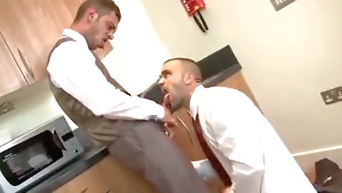 Milf gets a pussy creampie